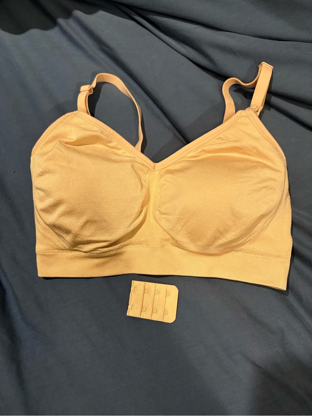 Simple wishes Hands-Free Pumping & Nursing Bra - Picture 2 of 3